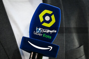 2023-08-18 - Microphone Amazon Prime Video during the French championship Ligue 1 football match between FC Metz and Olympique de Marseille on August 18, 2023 at Saint-Symphorien stadium in Metz, France - FOOTBALL - FRENCH CHAMP - METZ V MARSEILLE - FRENCH LIGUE 1 - SOCCER