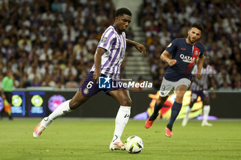 2023-08-20 - Logan Costa of Toulouse during the French championship Ligue 1 football match between Toulouse FC and Paris Saint-Germain on August 19, 2023 at Stadium in Toulouse, France - FOOTBALL - FRENCH CHAMP - TOULOUSE V PARIS SG - FRENCH LIGUE 1 - SOCCER