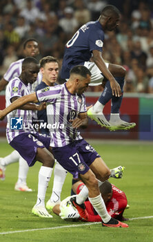 2023-08-20 - Ousmane Dembele of PSG jumps during the French championship Ligue 1 football match between Toulouse FC and Paris Saint-Germain on August 19, 2023 at Stadium in Toulouse, France - FOOTBALL - FRENCH CHAMP - TOULOUSE V PARIS SG - FRENCH LIGUE 1 - SOCCER