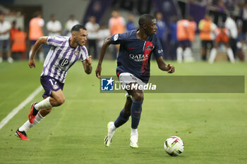 2023-08-20 - Ousmane Dembele of PSG, left Gabriel Suazo of Toulouse during the French championship Ligue 1 football match between Toulouse FC and Paris Saint-Germain on August 19, 2023 at Stadium in Toulouse, France - FOOTBALL - FRENCH CHAMP - TOULOUSE V PARIS SG - FRENCH LIGUE 1 - SOCCER