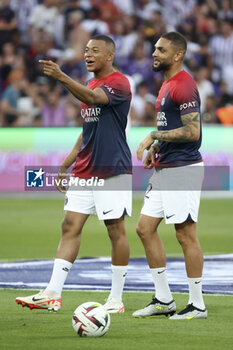 2023-08-20 - Kylian Mbappe and Layvin Kurzawa of PSG warm-up before the French championship Ligue 1 football match between Toulouse FC and Paris Saint-Germain on August 19, 2023 at Stadium in Toulouse, France - FOOTBALL - FRENCH CHAMP - TOULOUSE V PARIS SG - FRENCH LIGUE 1 - SOCCER