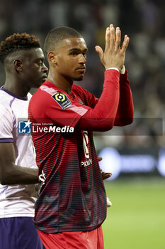 2023-08-20 - Toulouse goalkeeper Guillaume Restes salutes the supporters following the French championship Ligue 1 football match between Toulouse FC and Paris Saint-Germain on August 19, 2023 at Stadium in Toulouse, France - FOOTBALL - FRENCH CHAMP - TOULOUSE V PARIS SG - FRENCH LIGUE 1 - SOCCER