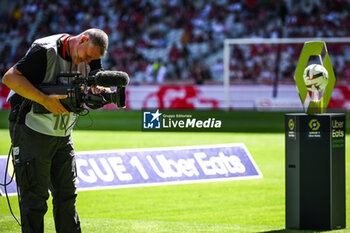 2023-08-20 - A television camera during the French championship Ligue 1 football match between LOSC Lille and FC Nantes on August 20, 2023 at Pierre Mauroy stadium in Villeneuve-d'Ascq near Lille, France - FOOTBALL - FRENCH CHAMP - LILLE V NANTES - FRENCH LIGUE 1 - SOCCER