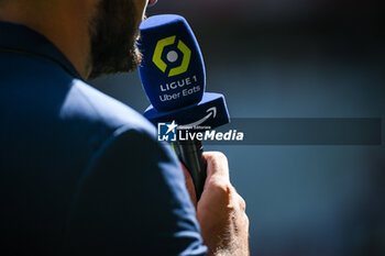 2023-08-20 - Microphone Amazon Prime Video during the French championship Ligue 1 football match between LOSC Lille and FC Nantes on August 20, 2023 at Pierre Mauroy stadium in Villeneuve-d'Ascq near Lille, France - FOOTBALL - FRENCH CHAMP - LILLE V NANTES - FRENCH LIGUE 1 - SOCCER