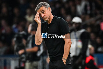 2023-08-26 - Luis ENRIQUE of PSG looks dejected during the French championship Ligue 1 football match between Paris Saint-Germain and RC Lens on August 26, 2023 at Parc des Princes stadium in Paris, France - FOOTBALL - FRENCH CHAMP - PARIS SG V LENS - FRENCH LIGUE 1 - SOCCER