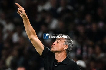 2023-08-26 - Luis ENRIQUE of PSG during the French championship Ligue 1 football match between Paris Saint-Germain and RC Lens on August 26, 2023 at Parc des Princes stadium in Paris, France - FOOTBALL - FRENCH CHAMP - PARIS SG V LENS - FRENCH LIGUE 1 - SOCCER