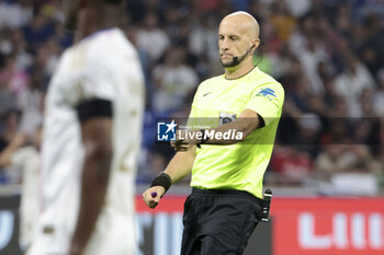 2023-09-03 - Referee Eric Wattellier during the French championship Ligue 1 football match between Olympique Lyonnais (Lyon, OL) and Paris Saint-Germain (PSG) on September 3, 2023 at Groupama stadium in Decines-Charpieu near Lyon, France - FOOTBALL - FRENCH CHAMP - LYON V PARIS SG - FRENCH LIGUE 1 - SOCCER