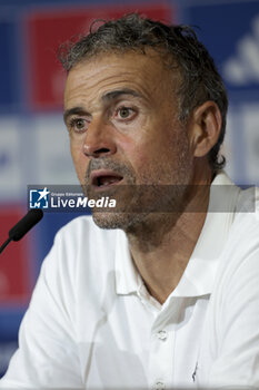 2023-09-03 - PSG coach Luis Enrique during the press conference following the French championship Ligue 1 football match between Olympique Lyonnais (Lyon, OL) and Paris Saint-Germain (PSG) on September 3, 2023 at Groupama stadium in Decines-Charpieu near Lyon, France - FOOTBALL - FRENCH CHAMP - LYON V PARIS SG - FRENCH LIGUE 1 - SOCCER