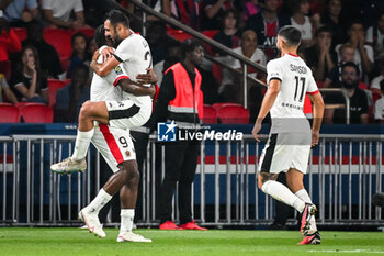 2023-09-15 - Gaetan LABORDE of Nice celebrate his goal with teammates during the French championship Ligue 1 football match between Paris Saint-Germain and OGC Nice on September 15, 2023 at Parc des Princes stadium in Paris, France - FOOTBALL - FRENCH CHAMP - PARIS SG V NICE - FRENCH LIGUE 1 - SOCCER
