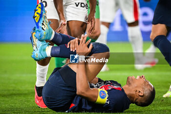 2023-09-15 - Kylian MBAPPE of PSG looks injured during the French championship Ligue 1 football match between Paris Saint-Germain and OGC Nice on September 15, 2023 at Parc des Princes stadium in Paris, France - FOOTBALL - FRENCH CHAMP - PARIS SG V NICE - FRENCH LIGUE 1 - SOCCER