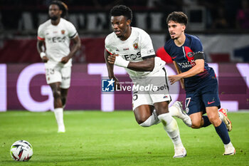 2023-09-15 - Youssouf NDAYISHIMIYE of Nice and Vitor MACHADO FERREIRA (Vitinha) of PSG during the French championship Ligue 1 football match between Paris Saint-Germain and OGC Nice on September 15, 2023 at Parc des Princes stadium in Paris, France - FOOTBALL - FRENCH CHAMP - PARIS SG V NICE - FRENCH LIGUE 1 - SOCCER