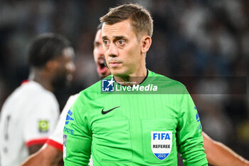 2023-09-15 - Referee Clement TURPIN during the French championship Ligue 1 football match between Paris Saint-Germain and OGC Nice on September 15, 2023 at Parc des Princes stadium in Paris, France - FOOTBALL - FRENCH CHAMP - PARIS SG V NICE - FRENCH LIGUE 1 - SOCCER