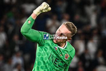 2023-09-15 - Marcin BULKA of Nice celebrates the victory during the French championship Ligue 1 football match between Paris Saint-Germain and OGC Nice on September 15, 2023 at Parc des Princes stadium in Paris, France - FOOTBALL - FRENCH CHAMP - PARIS SG V NICE - FRENCH LIGUE 1 - SOCCER