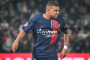 2023-09-24 - Kylian MBAPPE of PSG looks dejected during the French championship Ligue 1 football match between Paris Saint-Germain and Olympique de Marseille on September 24, 2023 at Parc des Princes stadium in Paris, France - FOOTBALL - FRENCH CHAMP - PARIS SG V MARSEILLE - FRENCH LIGUE 1 - SOCCER