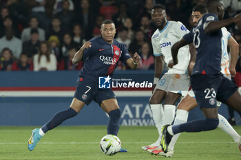 2023-09-24 - Kylian Mbappe of PSG, Chancel Mbemba of Marseille during the French championship Ligue 1 football match between Paris Saint-Germain and Olympique de Marseille on September 24, 2023 at Parc des Princes stadium in Paris, France - FOOTBALL - FRENCH CHAMP - PARIS SG V MARSEILLE - FRENCH LIGUE 1 - SOCCER