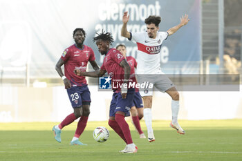 2023-09-30 - Muhammed Cham Saracevic of Clermont, Vitinha of PSG during the French championship Ligue 1 football match between Clermont Foot 63 and Paris Saint-Germain (PSG) on September 30, 2023 at Stade Gabriel-Montpied in Clermont-Ferrand, France - FOOTBALL - FRENCH CHAMP - CLERMONT V PARIS SG - FRENCH LIGUE 1 - SOCCER