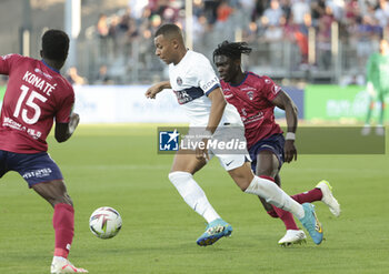 2023-09-30 - Kylian Mbappe of PSG, Alidu Seidu of Clermont during the French championship Ligue 1 football match between Clermont Foot 63 and Paris Saint-Germain (PSG) on September 30, 2023 at Stade Gabriel-Montpied in Clermont-Ferrand, France - FOOTBALL - FRENCH CHAMP - CLERMONT V PARIS SG - FRENCH LIGUE 1 - SOCCER
