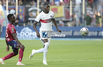 2023-09-30 - Randal Kolo Muani of PSG, left Cheick Oumar Konate of Clermont during the French championship Ligue 1 football match between Clermont Foot 63 and Paris Saint-Germain (PSG) on September 30, 2023 at Stade Gabriel-Montpied in Clermont-Ferrand, France - FOOTBALL - FRENCH CHAMP - CLERMONT V PARIS SG - FRENCH LIGUE 1 - SOCCER