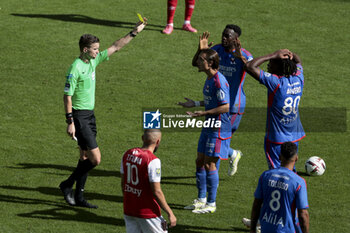2023-10-01 - Referee Francois Letexier gives a yellow card to Maxence Caqueret of Lyon during the French championship Ligue 1 football match between Stade de Reims and Olympique Lyonnais on October 1, 2023 at Auguste Delaune stadium in Reims, France - FOOTBALL - FRENCH CHAMP - REIMS V LYON - FRENCH LIGUE 1 - SOCCER
