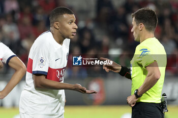 2023-10-08 - Kylian Mbappe of PSG, referee Benoit Bastien during the French championship Ligue 1 football match between Stade Rennais (Rennes) and Paris Saint-Germain on October 8, 2023 at Roazhon Park in Rennes, France - FOOTBALL - FRENCH CHAMP - RENNES V PARIS SG - FRENCH LIGUE 1 - SOCCER