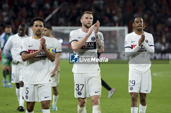 2023-10-08 - Marquinhos, Milan Skriniar, Bradley Barcola of PSG salute the supporters following the French championship Ligue 1 football match between Stade Rennais (Rennes) and Paris Saint-Germain on October 8, 2023 at Roazhon Park in Rennes, France - FOOTBALL - FRENCH CHAMP - RENNES V PARIS SG - FRENCH LIGUE 1 - SOCCER
