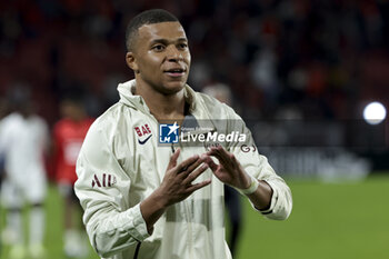 2023-10-08 - Kylian Mbappe of PSG salutes the supporters following the French championship Ligue 1 football match between Stade Rennais (Rennes) and Paris Saint-Germain on October 8, 2023 at Roazhon Park in Rennes, France - FOOTBALL - FRENCH CHAMP - RENNES V PARIS SG - FRENCH LIGUE 1 - SOCCER