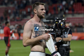 2023-10-08 - Milan Skriniar of PSG salutes the supporters following the French championship Ligue 1 football match between Stade Rennais (Rennes) and Paris Saint-Germain on October 8, 2023 at Roazhon Park in Rennes, France - FOOTBALL - FRENCH CHAMP - RENNES V PARIS SG - FRENCH LIGUE 1 - SOCCER