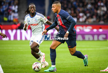 2023-10-21 - Ismael DOUKOURE of Strasbourg and Kylian MBAPPE of PSG during the French championship Ligue 1 football match between Paris Saint-Germain and RC Strasbourg on October 21, 2023 at Parc des Princes stadium in Paris, France - FOOTBALL - FRENCH CHAMP - PARIS SG V STRASBOURG - FRENCH LIGUE 1 - SOCCER