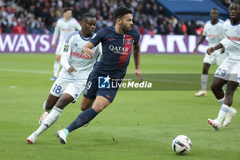 2023-10-21 - Goncalo Ramos of PSG, left Junior Mwanga of Strasbourg during the French championship Ligue 1 football match between Paris Saint-Germain and RC Strasbourg on October 21, 2023 at Parc des Princes stadium in Paris, France - FOOTBALL - FRENCH CHAMP - PARIS SG V STRASBOURG - FRENCH LIGUE 1 - SOCCER