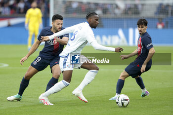 2023-10-21 - Junior Mwanga of Strasbourg between Goncalo Ramos and Vitinha of PSG during the French championship Ligue 1 football match between Paris Saint-Germain and RC Strasbourg on October 21, 2023 at Parc des Princes stadium in Paris, France - FOOTBALL - FRENCH CHAMP - PARIS SG V STRASBOURG - FRENCH LIGUE 1 - SOCCER