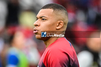 2023-10-21 - Kylian MBAPPE of PSG during the French championship Ligue 1 football match between Paris Saint-Germain and RC Strasbourg on October 21, 2023 at Parc des Princes stadium in Paris, France - FOOTBALL - FRENCH CHAMP - PARIS SG V STRASBOURG - FRENCH LIGUE 1 - SOCCER