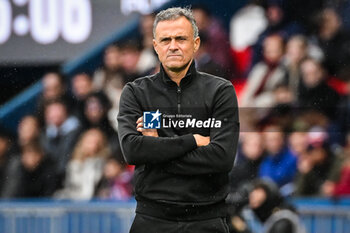 2023-10-21 - Luis ENRIQUE of PSG during the French championship Ligue 1 football match between Paris Saint-Germain and RC Strasbourg on October 21, 2023 at Parc des Princes stadium in Paris, France - FOOTBALL - FRENCH CHAMP - PARIS SG V STRASBOURG - FRENCH LIGUE 1 - SOCCER