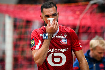 2023-10-22 - Nabil BENTALEB of Lille looks injured during the French championship Ligue 1 football match between Losc Lille and Stade Brestois (Brest) on October 22, 2023 at Pierre Mauroy stadium in Villeneuve-d'Ascq near Lille, France - FOOTBALL - FRENCH CHAMP - LILLE V BREST - FRENCH LIGUE 1 - SOCCER