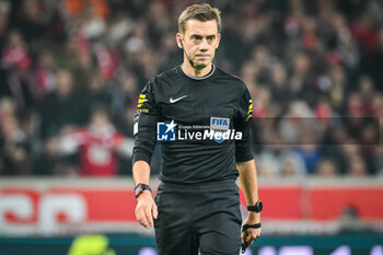 2023-10-29 - Referee Clement TURPIN during the French championship Ligue 1 football match between Losc Lille and AS Monaco on October 29, 2023 at Pierre Mauroy stadium in Villeneuve-d'Ascq near Lille, France - FOOTBALL - FRENCH CHAMP - LILLE V MONACO - FRENCH LIGUE 1 - SOCCER