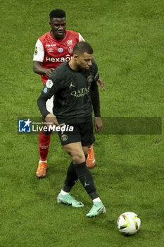 2023-11-11 - Kylian Mbappe of PSG, Azor Matusiwa of Reims during the French championship Ligue 1 football match between Stade de Reims and Paris Saint-Germain on November 11, 2023 at Auguste Delaune stadium in Reims, France - FOOTBALL - FRENCH CHAMP - REIMS V PARIS SG - FRENCH LIGUE 1 - SOCCER