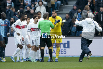 2023-12-03 - PSG goalkeeper Gianluigi Donnarumma argues with referee Bastien Dechepy after receiving a red card during the French championship Ligue 1 football match between Le Havre AC and Paris Saint-Germain on December 3, 2023 at Oceane stadium in Le Havre, France - FOOTBALL - FRENCH CHAMP - LE HAVRE V PARIS SG - FRENCH LIGUE 1 - SOCCER