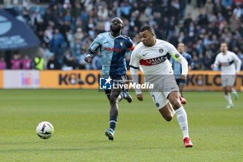 2023-12-03 - Kylian Mbappe of PSG, left Arouna Sangante of Le Havre in action during the French championship Ligue 1 football match between Le Havre AC and Paris Saint-Germain on December 3, 2023 at Oceane stadium in Le Havre, France - FOOTBALL - FRENCH CHAMP - LE HAVRE V PARIS SG - FRENCH LIGUE 1 - SOCCER