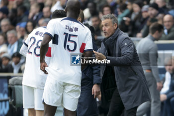 2023-12-03 - PSG coach Luis Enrique during the French championship Ligue 1 football match between Le Havre AC and Paris Saint-Germain on December 3, 2023 at Oceane stadium in Le Havre, France - FOOTBALL - FRENCH CHAMP - LE HAVRE V PARIS SG - FRENCH LIGUE 1 - SOCCER