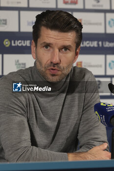 2023-12-03 - Coach of Le Havre AC Luka Elsner during the press conference following the French championship Ligue 1 football match between Le Havre AC (HAC) and Paris Saint-Germain (PSG) on December 3, 2023 at Stade Oceane in Le Havre, France - FOOTBALL - FRENCH CHAMP - LE HAVRE V PARIS SG - FRENCH LIGUE 1 - SOCCER