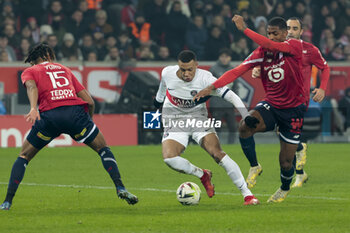 2023-12-17 - Kylian Mbappe of PSG, Alexsandro Ribeiro of Lille during the French championship Ligue 1 football match between Losc Lille and Paris Saint-Germain on December 17, 2023 at Pierre Mauroy stadium in Villeneuve-d'Ascq near Lille, France - FOOTBALL - FRENCH CHAMP - LILLE V PARIS SG - FRENCH LIGUE 1 - SOCCER