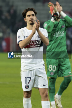 2023-12-17 - Vitinha of PSG salutes the supporters following during the French championship Ligue 1 football match between Losc Lille and Paris Saint-Germain on December 17, 2023 at Pierre Mauroy stadium in Villeneuve-d'Ascq near Lille, France - FOOTBALL - FRENCH CHAMP - LILLE V PARIS SG - FRENCH LIGUE 1 - SOCCER