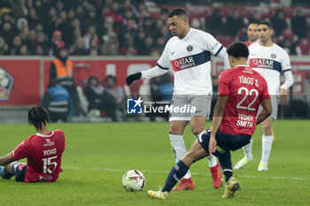 2023-12-17 - Kylian Mbappe of PSG during the French championship Ligue 1 football match between Losc Lille and Paris Saint-Germain on December 17, 2023 at Pierre Mauroy stadium in Villeneuve-d'Ascq near Lille, France - FOOTBALL - FRENCH CHAMP - LILLE V PARIS SG - FRENCH LIGUE 1 - SOCCER