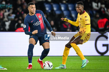 2023-12-20 - Kylian MBAPPE of PSG and Danley JEAN JACQUES of Metz during the French championship Ligue 1 football match between Paris Saint-Germain and FC Metz on December 20, 2023 at Parc des Princes stadium in Paris, France - FOOTBALL - FRENCH CHAMP - PARIS SG V METZ - FRENCH LIGUE 1 - SOCCER