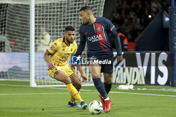 2023-12-20 - Kylian Mbappe of PSG, left Matthieu Udol of Metz during the French championship Ligue 1 football match between Paris Saint-Germain and FC Metz on December 20, 2023 at Parc des Princes stadium in Paris, France - FOOTBALL - FRENCH CHAMP - PARIS SG V METZ - FRENCH LIGUE 1 - SOCCER