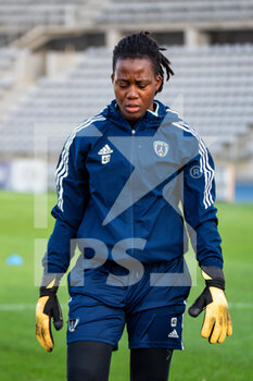 2023-01-15 - Chiamaka Nnadozie of Paris FC warms up ahead of the Women's French championship D1 Arkema football match between Paris FC and FC Fleury 91 on January 15, 2023 at Sebastien Charlety stadium in Paris, France - FOOTBALL - WOMEN'S FRENCH CHAMP - PARIS FC V FC FLEURY - FRENCH WOMEN DIVISION 1 - SOCCER