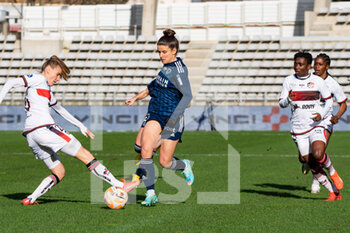 2023-01-15 - Julie Piga of FC Fleury 91 and Mathilde Bourdieu of Paris FC fight for the ball during the Women's French championship D1 Arkema football match between Paris FC and FC Fleury 91 on January 15, 2023 at Sebastien Charlety stadium in Paris, France - FOOTBALL - WOMEN'S FRENCH CHAMP - PARIS FC V FC FLEURY - FRENCH WOMEN DIVISION 1 - SOCCER