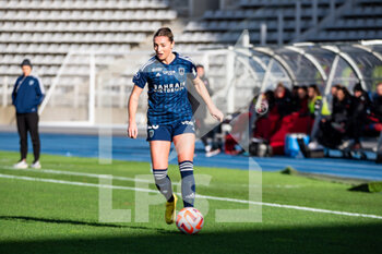 2023-01-15 - Louise Fleury of Paris FC controls the ball during the Women's French championship D1 Arkema football match between Paris FC and FC Fleury 91 on January 15, 2023 at Sebastien Charlety stadium in Paris, France - FOOTBALL - WOMEN'S FRENCH CHAMP - PARIS FC V FC FLEURY - FRENCH WOMEN DIVISION 1 - SOCCER