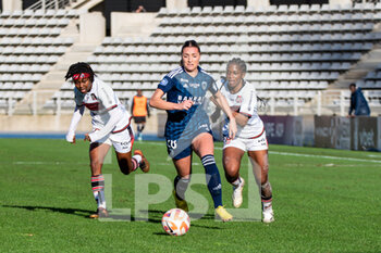 2023-01-15 - Louise Fleury of Paris FC and Falone Meffometou of FC Fleury 91 fight for the ball during the Women's French championship D1 Arkema football match between Paris FC and FC Fleury 91 on January 15, 2023 at Sebastien Charlety stadium in Paris, France - FOOTBALL - WOMEN'S FRENCH CHAMP - PARIS FC V FC FLEURY - FRENCH WOMEN DIVISION 1 - SOCCER