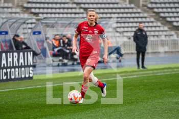 2023-02-04 - Lea Declercq of Dijon FCO controls the ball during the Women's French championship, D1 Arkema football match between Paris FC and Dijon FCO on February 4, 2023 at Sebastien Charlety stadium in Paris, France - FOOTBALL - WOMEN'S FRENCH CHAMP - PARIS FC V DIJON - FRENCH WOMEN DIVISION 1 - SOCCER
