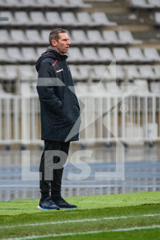 2023-02-04 - Sebastien Joseph head coach of Dijon FCO during the Women's French championship, D1 Arkema football match between Paris FC and Dijon FCO on February 4, 2023 at Sebastien Charlety stadium in Paris, France - FOOTBALL - WOMEN'S FRENCH CHAMP - PARIS FC V DIJON - FRENCH WOMEN DIVISION 1 - SOCCER